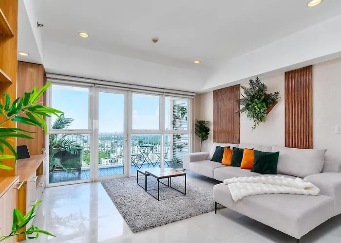 Luxe Suite With 180 Stunning City Views