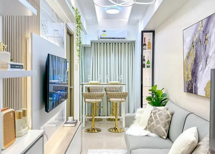 Eastovia Suites City Center Condo With Pool At Fame
