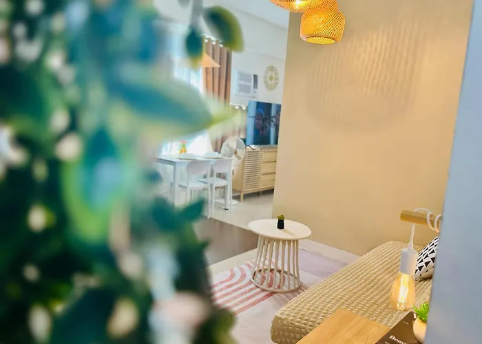 Budget Friendly Staycation Walking Distance To Venice Mall With Netflix And Wifi