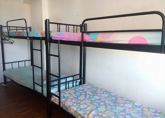 Anika\'S Stay Over - Hostel