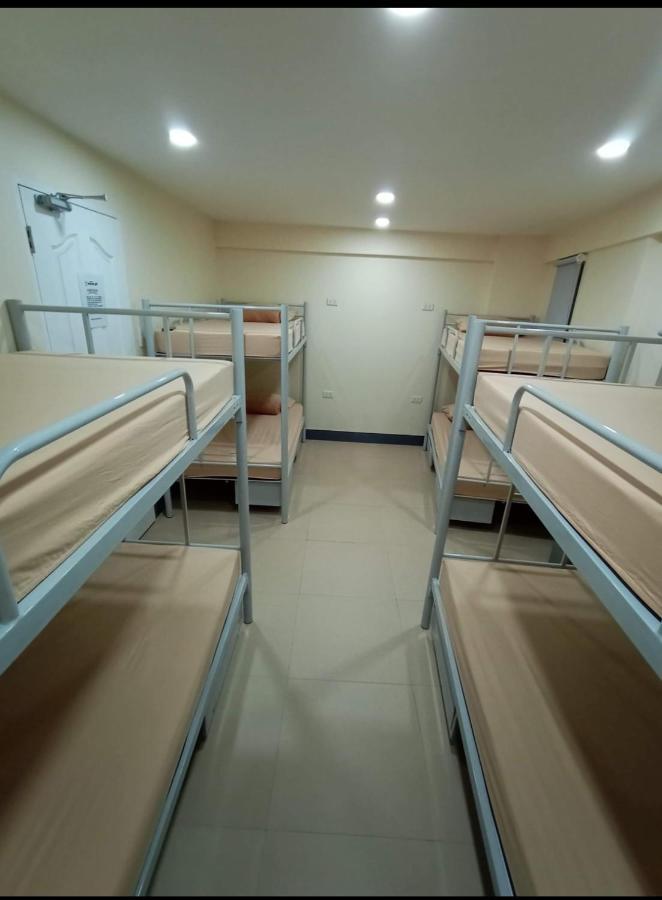 Snoozeph Hostel Manila
