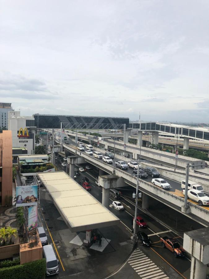 Favila Condotel Unit In Palmtree Newport Walking Distance To Airport Terminal 3 Accessable To Airport Terminal 1 &2 Manila
