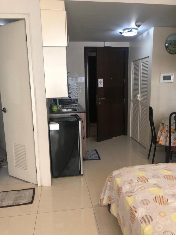 Favila Condotel Unit In Palmtree Newport Walking Distance To Airport Terminal 3 Accessable To Airport Terminal 1 &2 Apartment