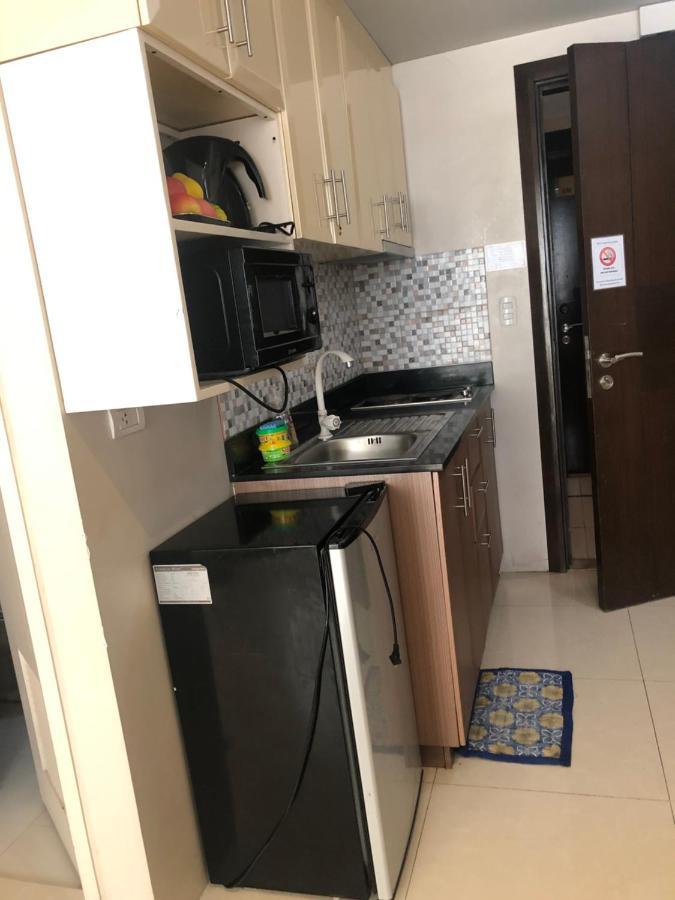 Apartment Favila Condotel Unit In Palmtree Newport Walking Distance To Airport Terminal 3 Accessable To Airport Terminal 1 &2 *