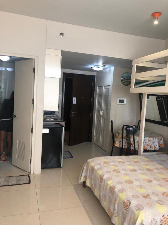 Favila Condotel Unit In Palmtree Newport Walking Distance To Airport Terminal 3 Accessable To Airport Terminal 1 &2 Manila