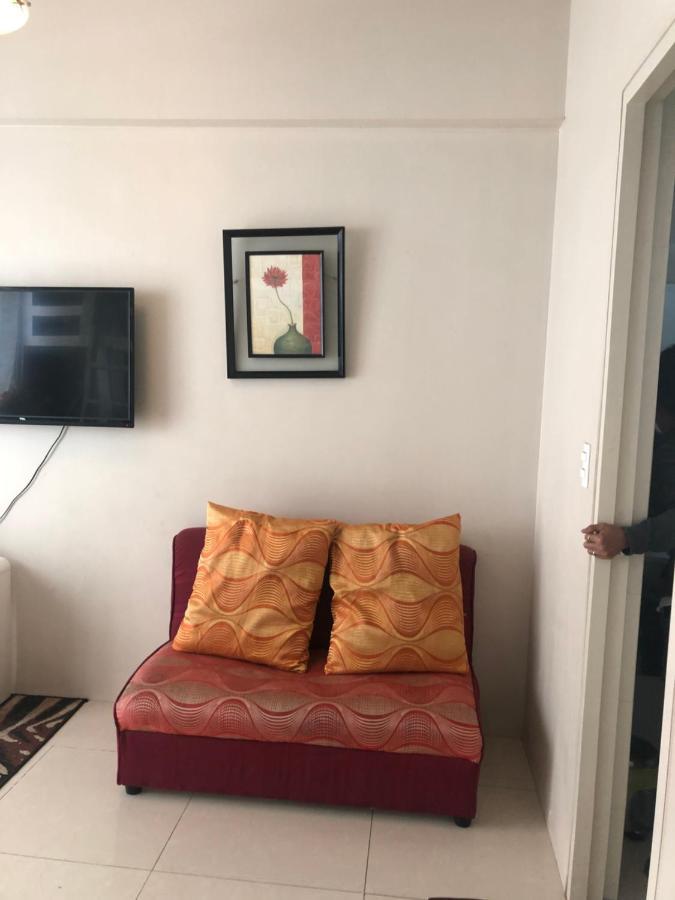 Favila Condotel Unit In Palmtree Newport Walking Distance To Airport Terminal 3 Accessable To Airport Terminal 1 &2 Apartment
