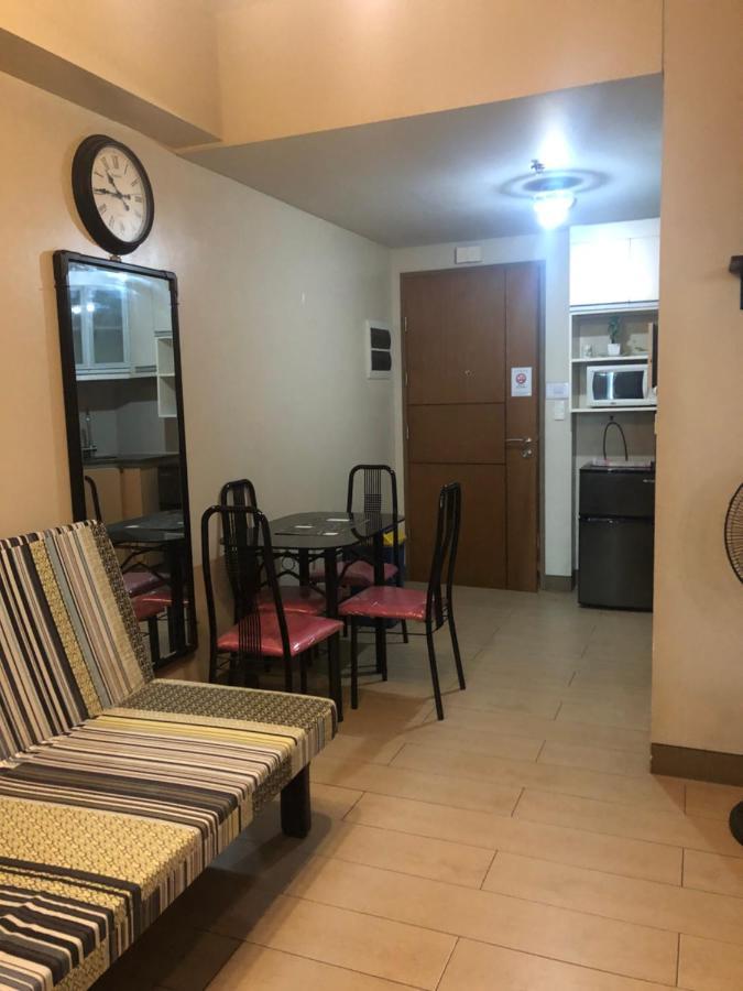 Favila Condotel Unit In Palmtree Newport Walking Distance To Airport Terminal 3 Accessable To Airport Terminal 1 &2 Apartment