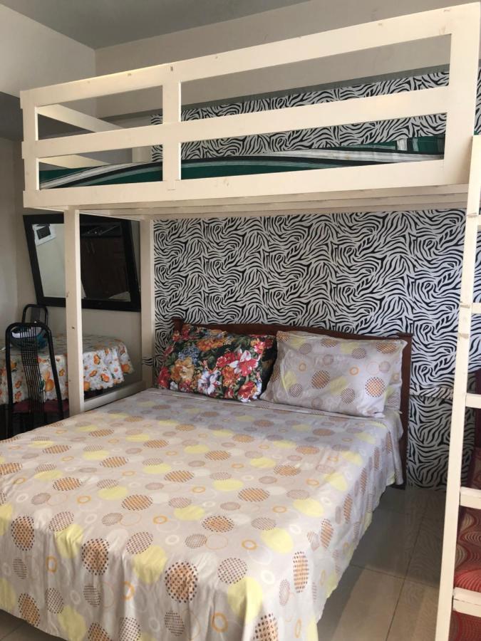 Favila Condotel Unit In Palmtree Newport Walking Distance To Airport Terminal 3 Accessable To Airport Terminal 1 &2
