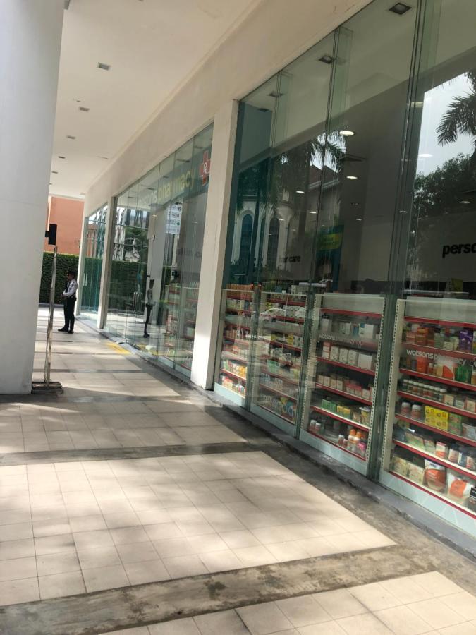 Favila Condotel Unit In Palmtree Newport Walking Distance To Airport Terminal 3 Accessable To Airport Terminal 1 &2 * Manila