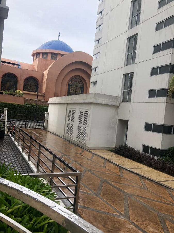 Favila Condotel Unit In Palmtree Newport Walking Distance To Airport Terminal 3 Accessable To Airport Terminal 1 &2 Apartment
