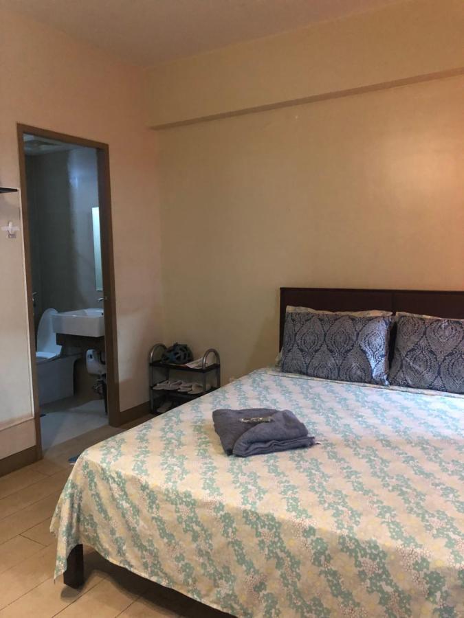 Favila Condotel Unit In Palmtree Newport Walking Distance To Airport Terminal 3 Accessable To Airport Terminal 1 &2 Apartment