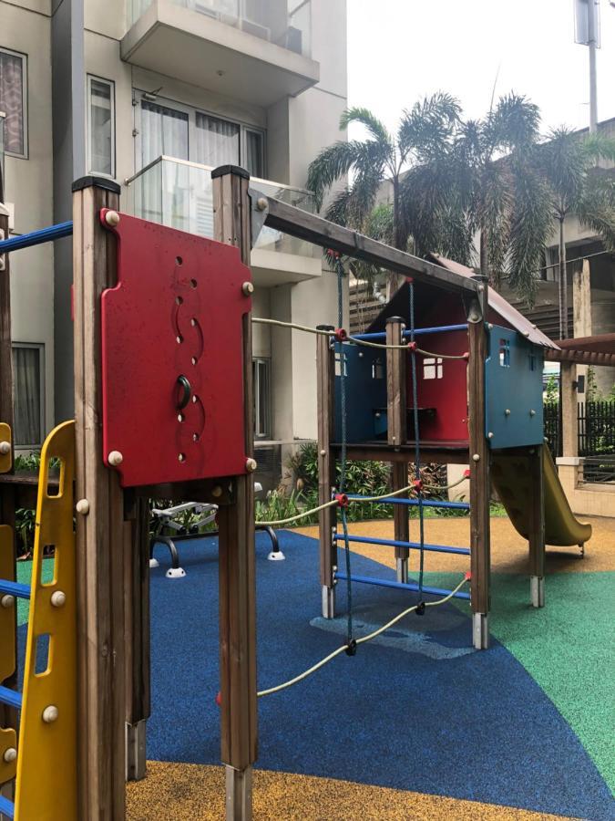 Favila Condotel Unit In Palmtree Newport Walking Distance To Airport Terminal 3 Accessable To Airport Terminal 1 &2 Apartment