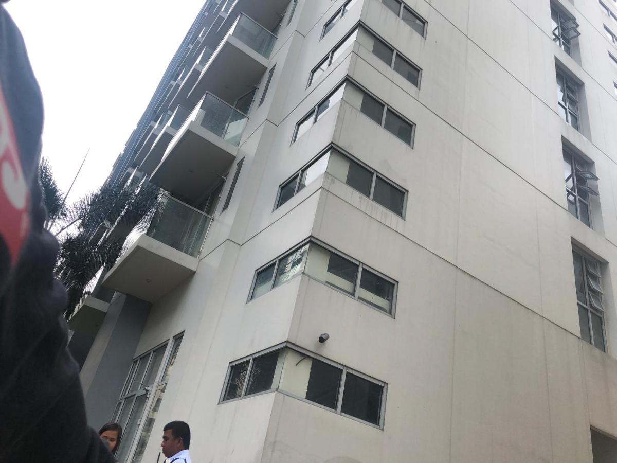 Favila Condotel Unit In Palmtree Newport Walking Distance To Airport Terminal 3 Accessable To Airport Terminal 1 &2 Apartment Manila