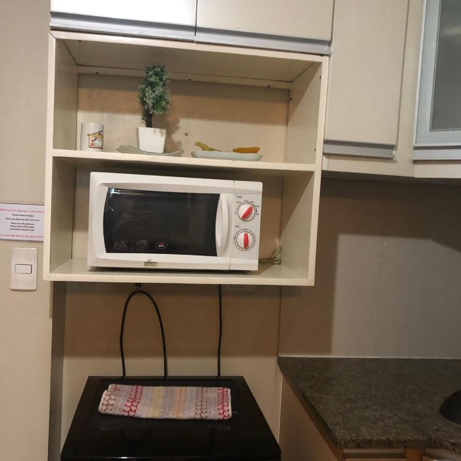 Apartment Favila Condotel Unit In Palmtree Newport Walking Distance To Airport Terminal 3 Accessable To Airport Terminal 1 &2