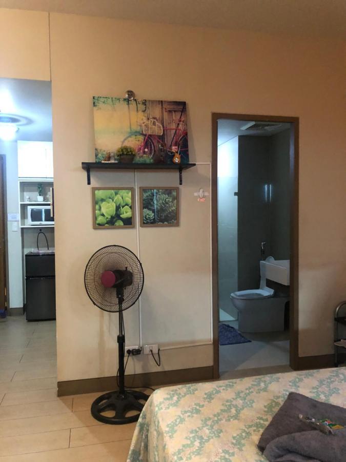 Favila Condotel Unit In Palmtree Newport Walking Distance To Airport Terminal 3 Accessable To Airport Terminal 1 &2