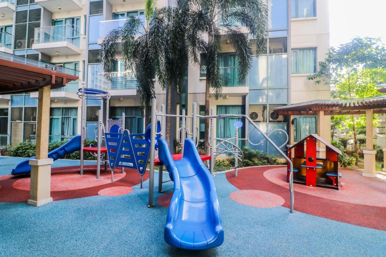 Prs At One Palm Tree Near Airport Manila