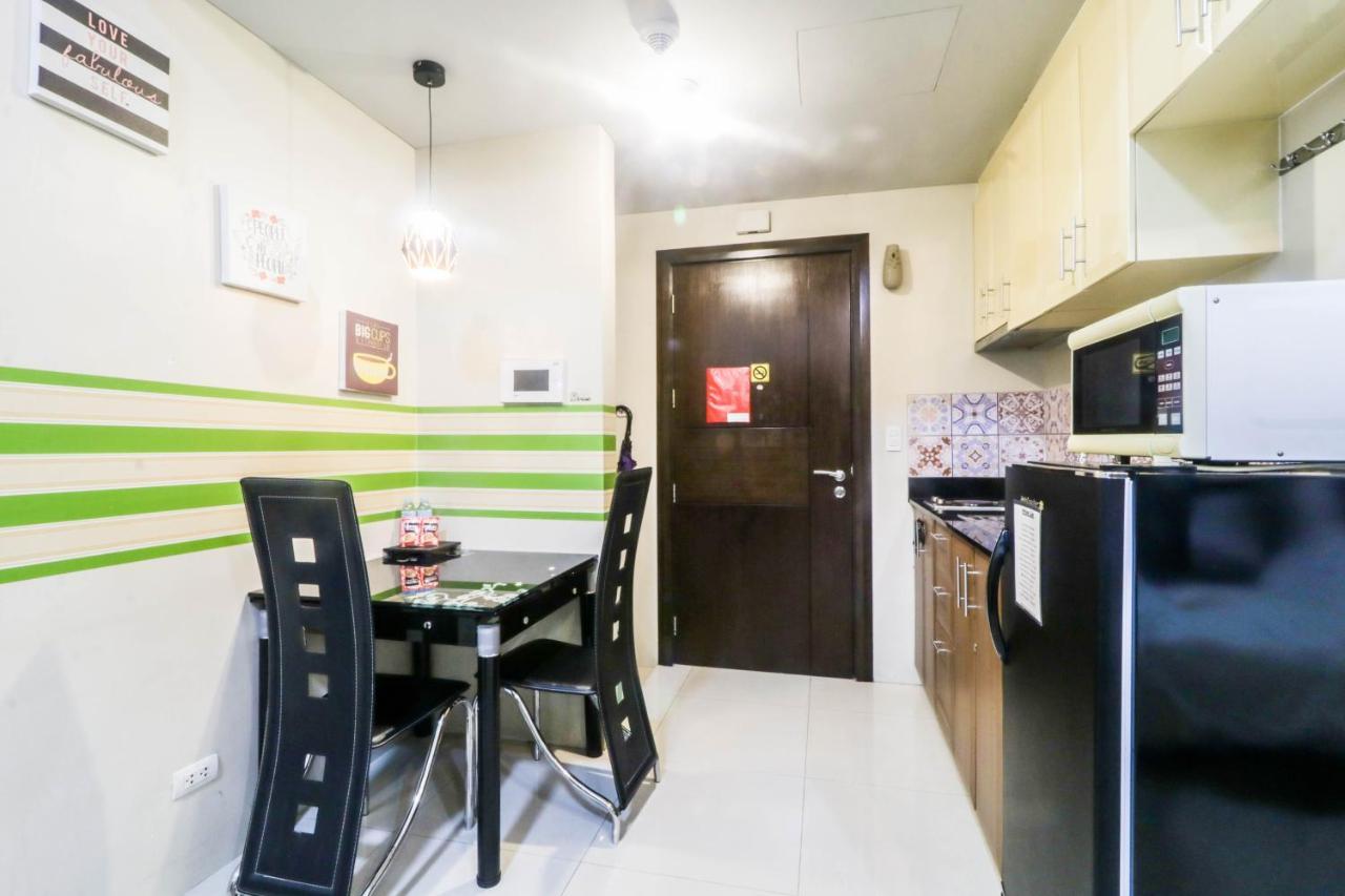 Prs At One Palm Tree Near Airport * Manila