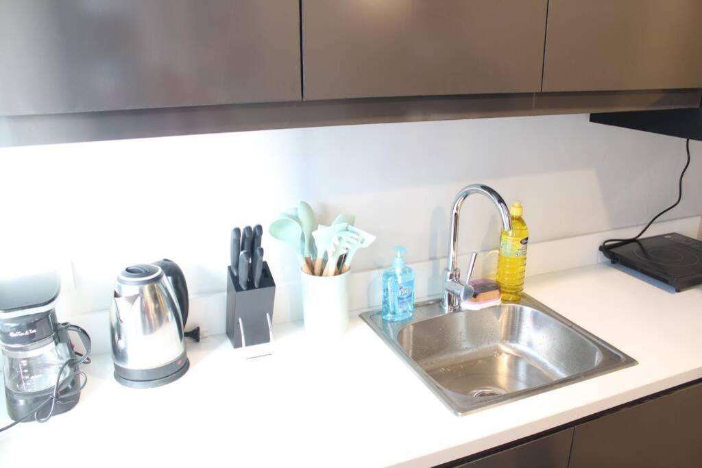 Apartment A2j Luxury Bgc Balcony Near Sm Aura Taguig Manila