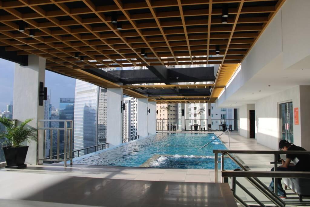A2j Luxury Bgc Balcony Near Sm Aura Taguig