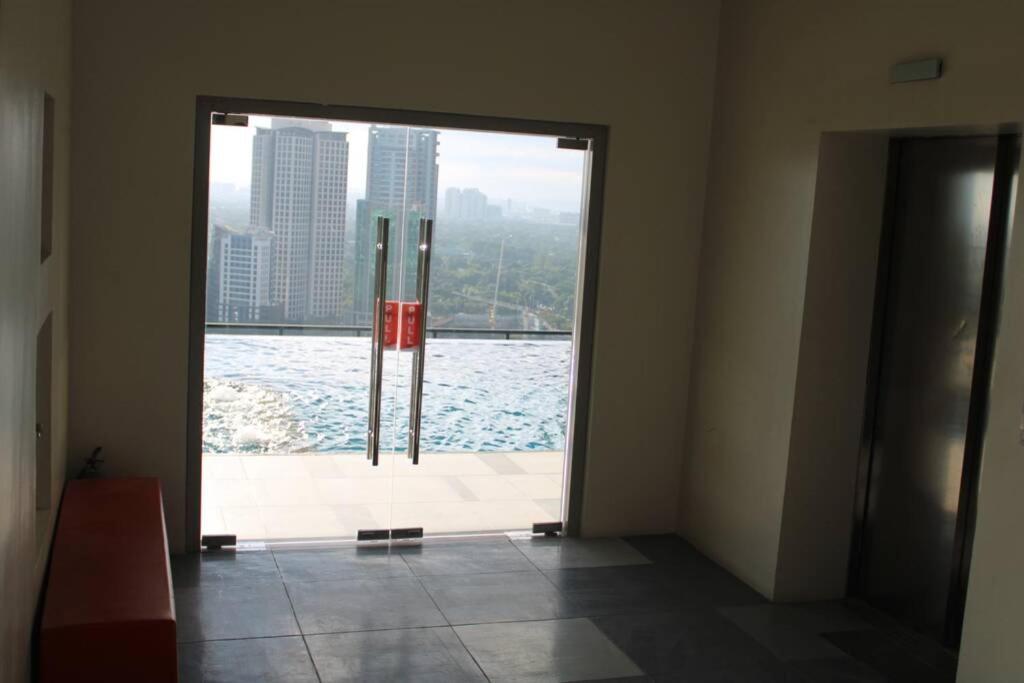 A2j Luxury Bgc Balcony Near Sm Aura Taguig Manila