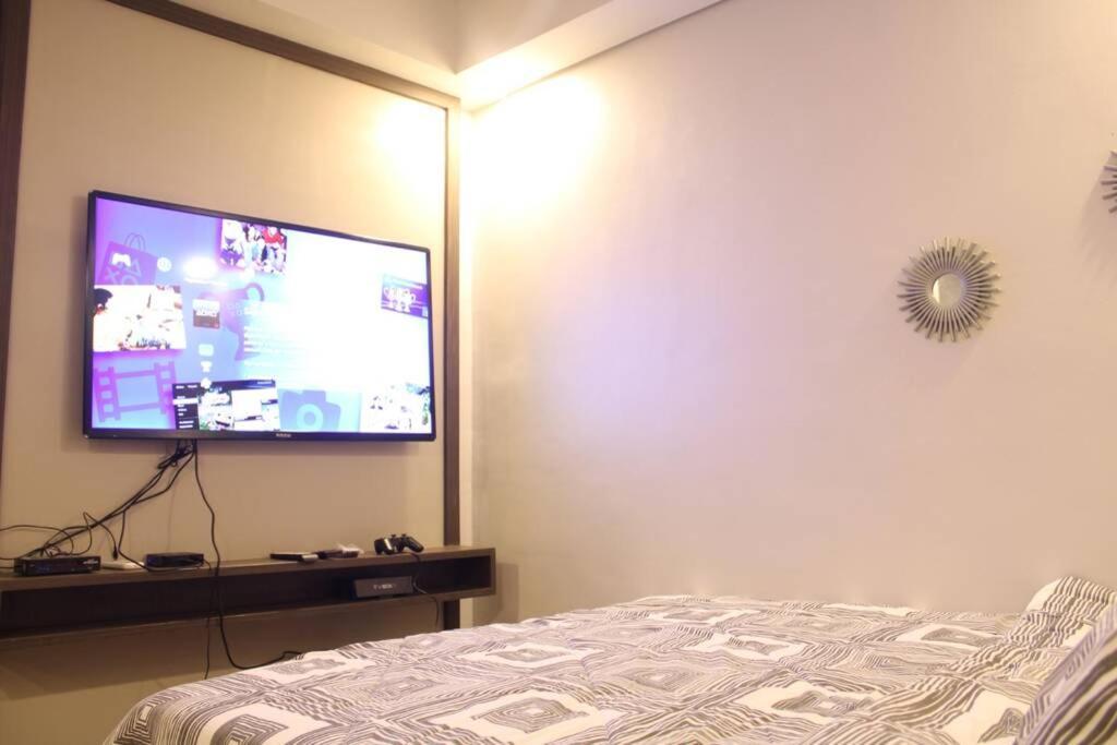 A2j Luxury Bgc Balcony Near Sm Aura Taguig