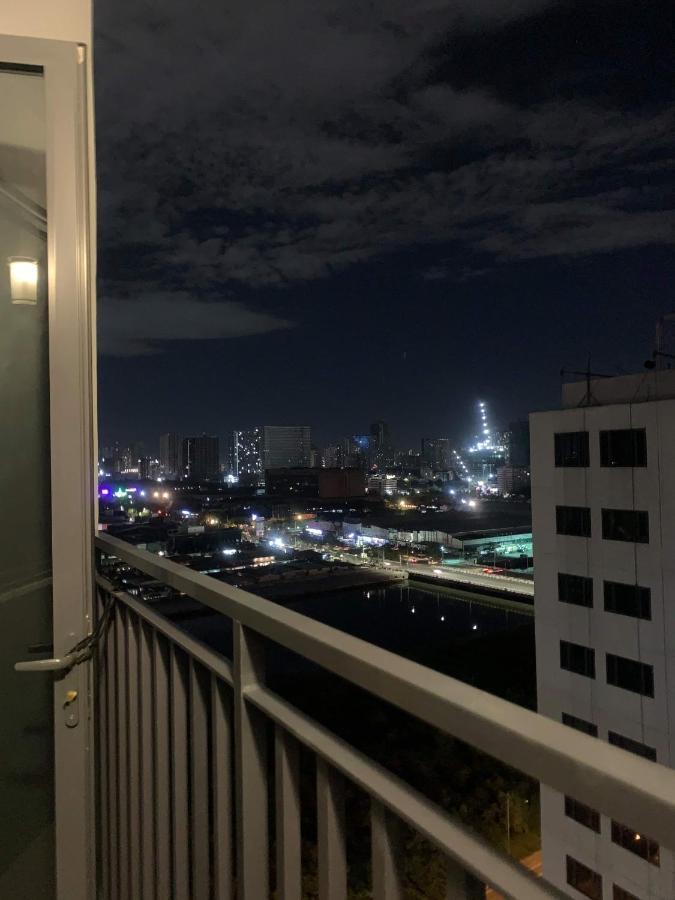 Staycation Shore 2 Moa Pasay *