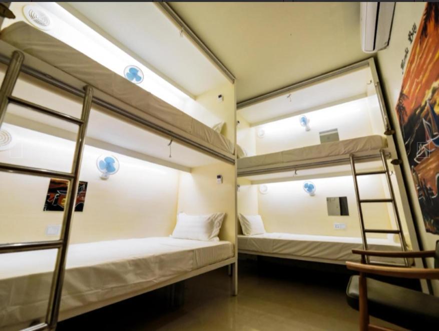 Hostel Tambayan Capsule & Bar *