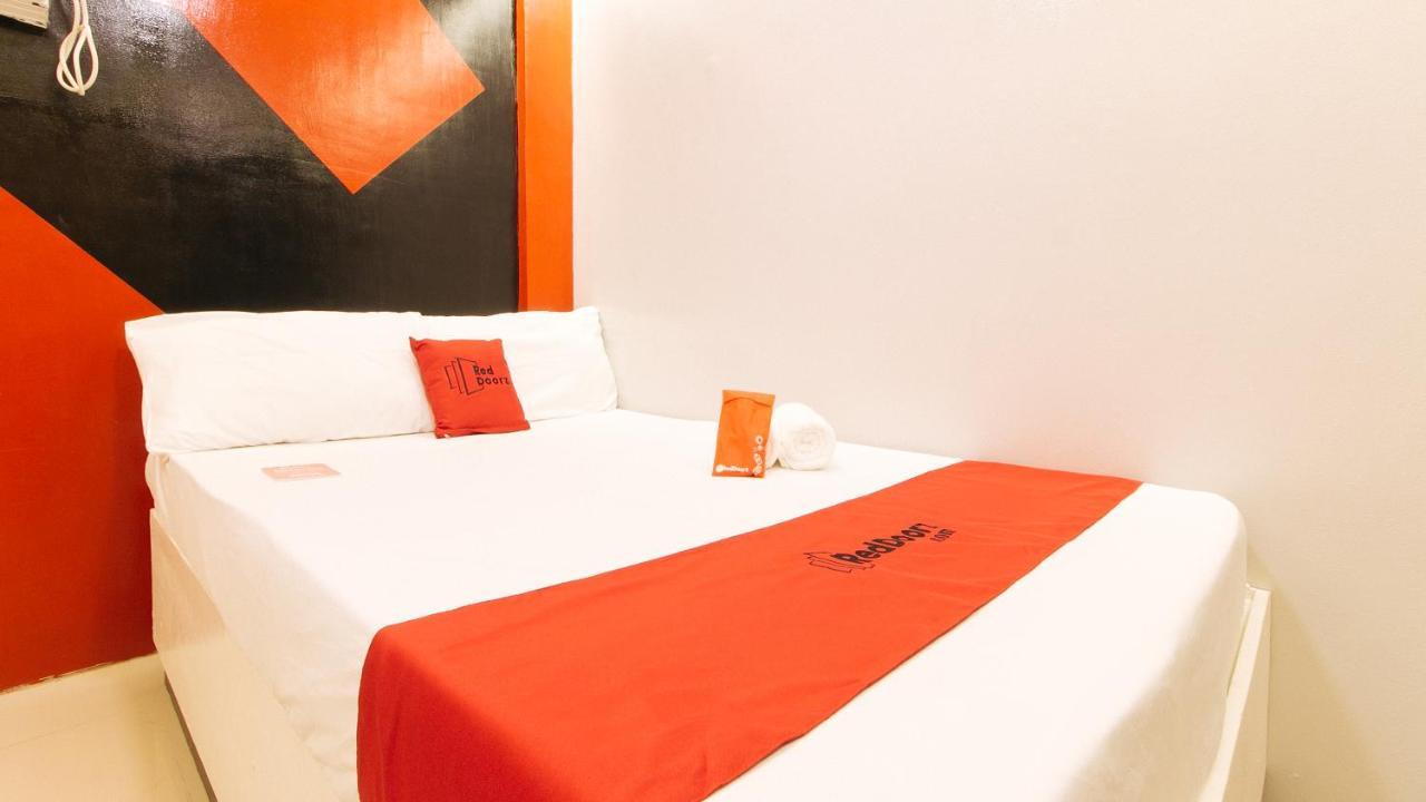 Hotel Reddoorz @ Walk 2*