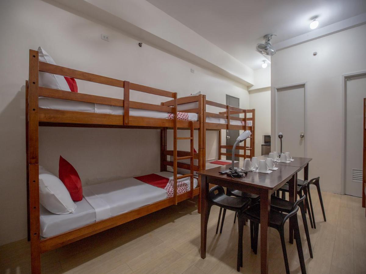 Oyo 699 Forbes Hall Hotel