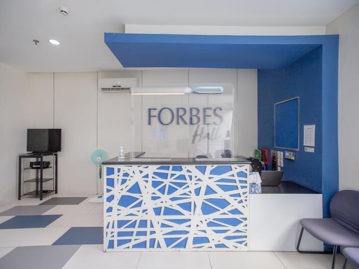 Oyo 699 Forbes Hall Hotel Manila