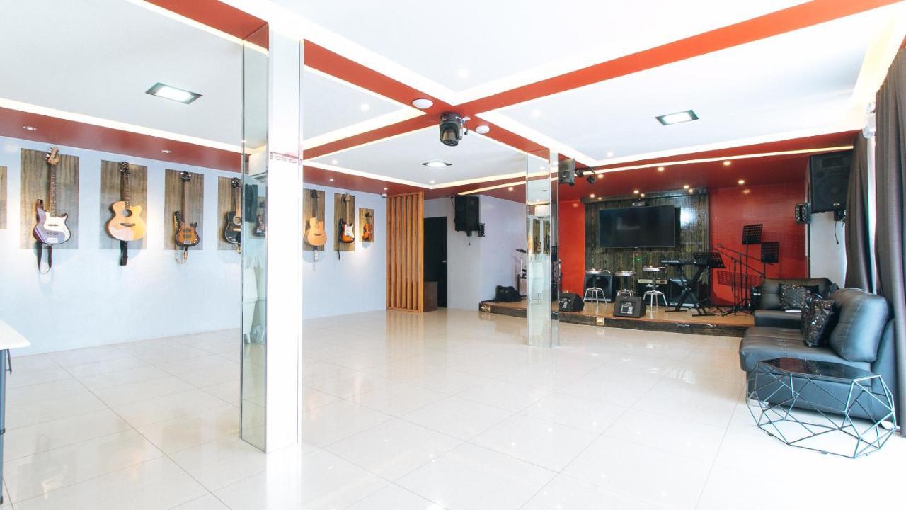 Hotel Reddoorz @ Walk 2*