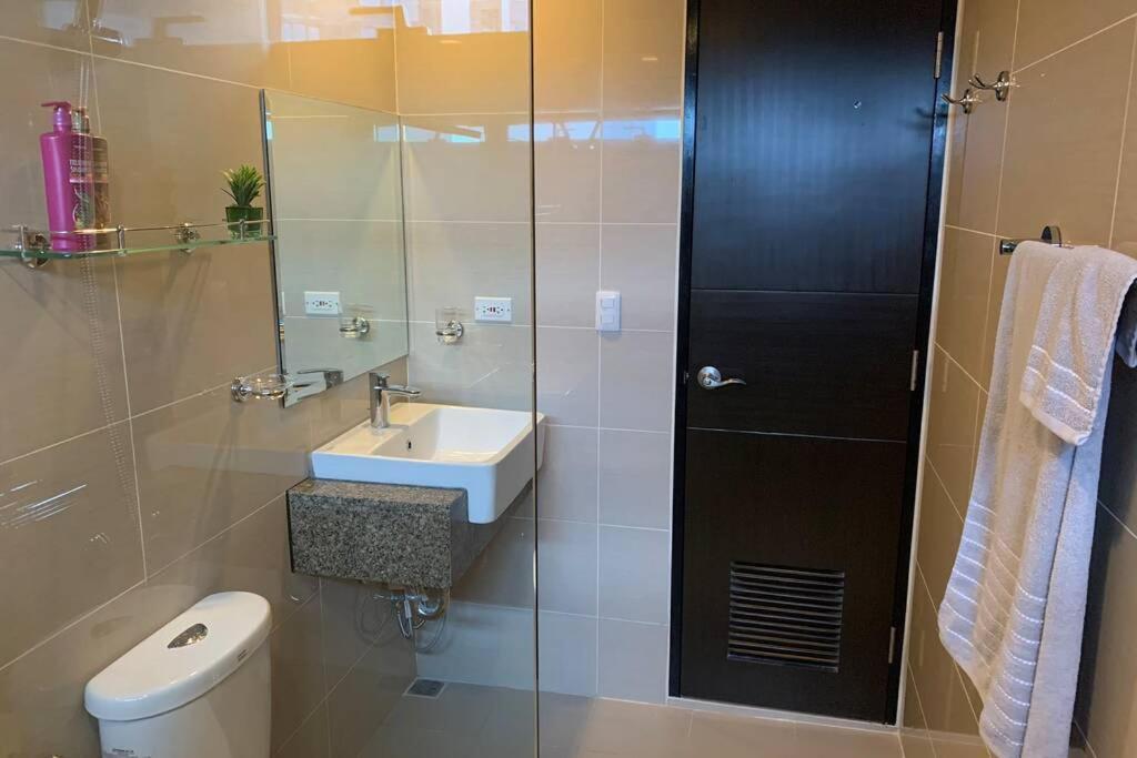 One Eastwood Avenue Tower 2 Apartment *