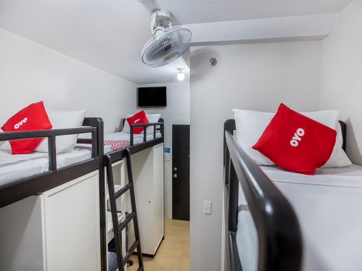 Oyo 699 Forbes Hall 2*
