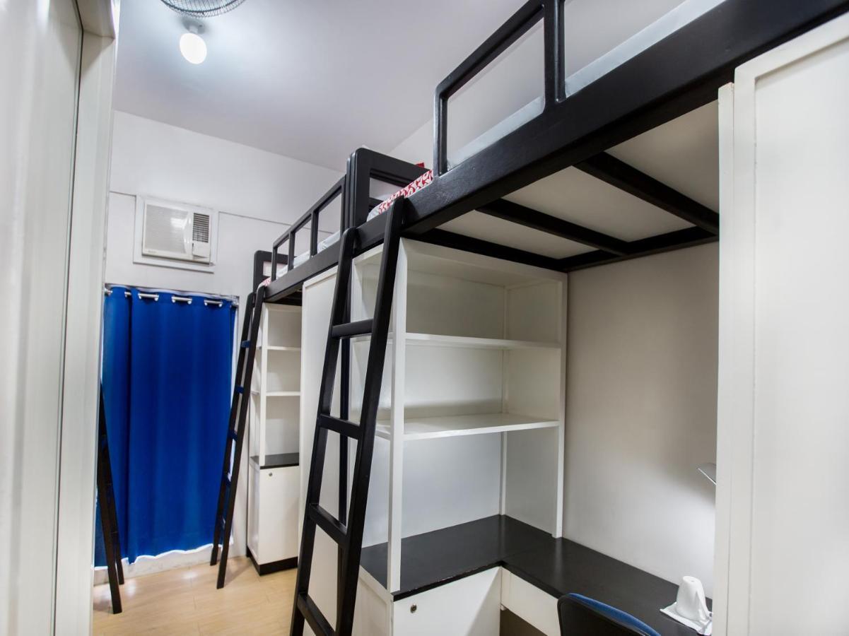 Oyo 699 Forbes Hall Hotel