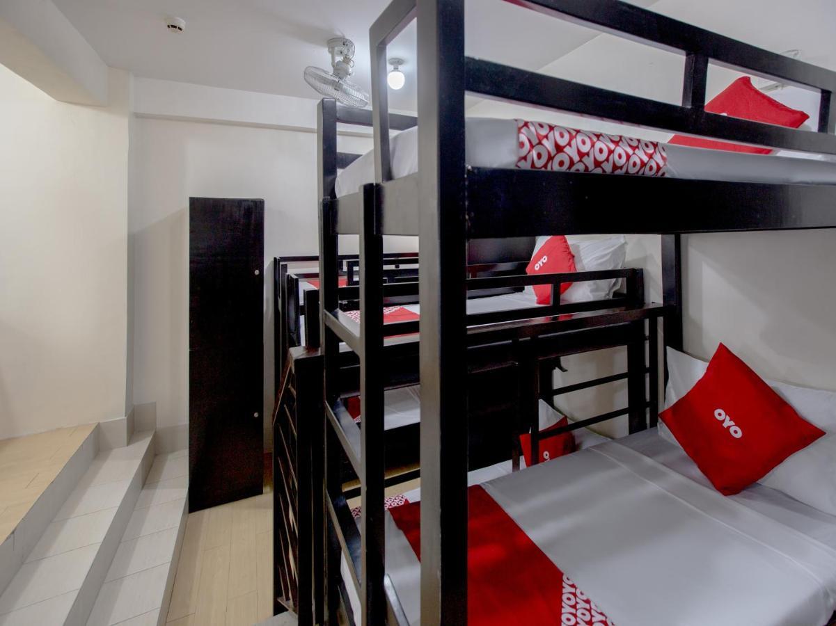Oyo 699 Forbes Hall