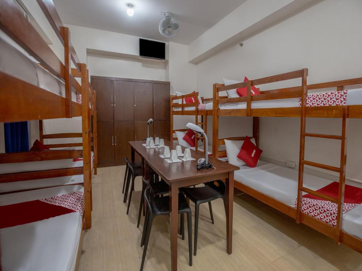 Oyo 699 Forbes Hall 2*