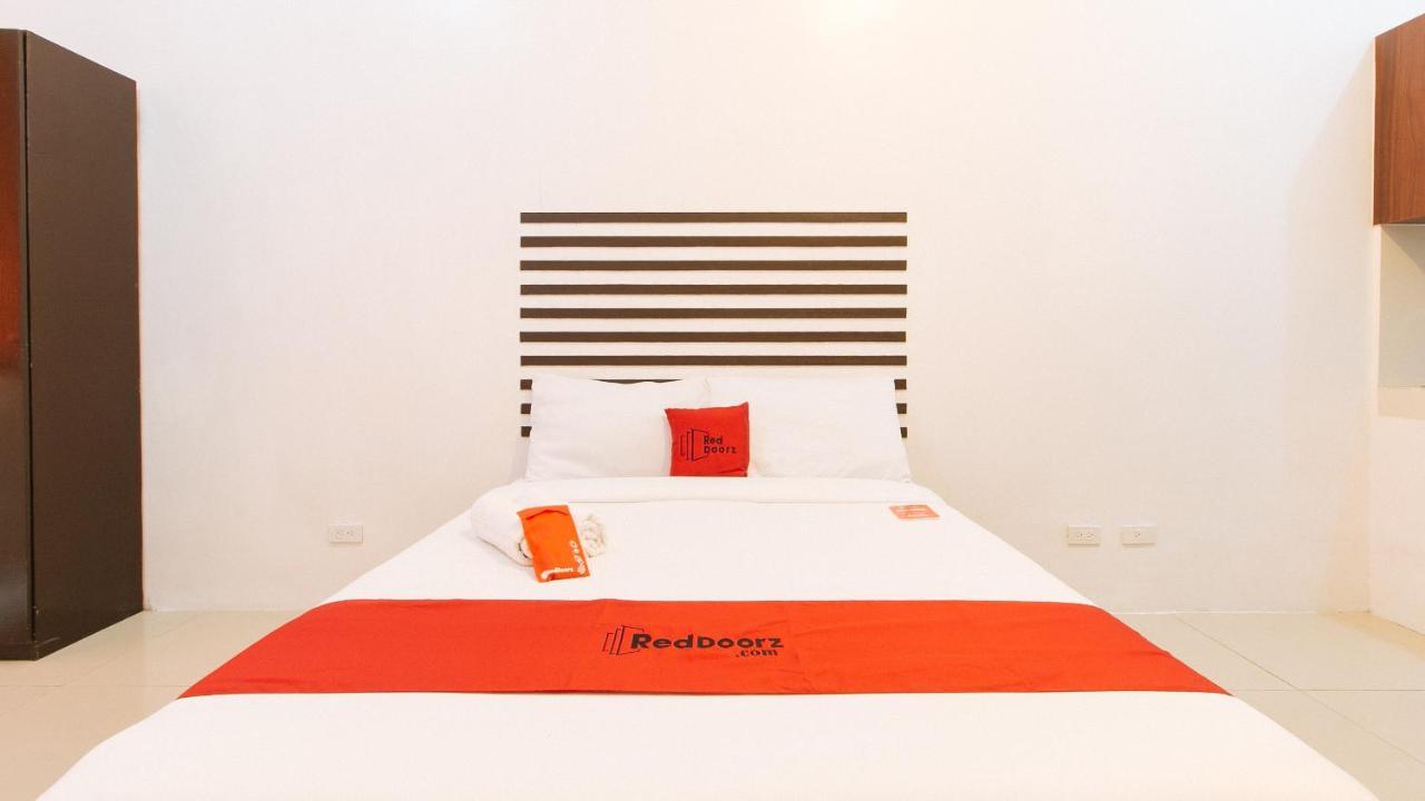 Hotel Reddoorz @ Jardin Lrt Tayuman Manila