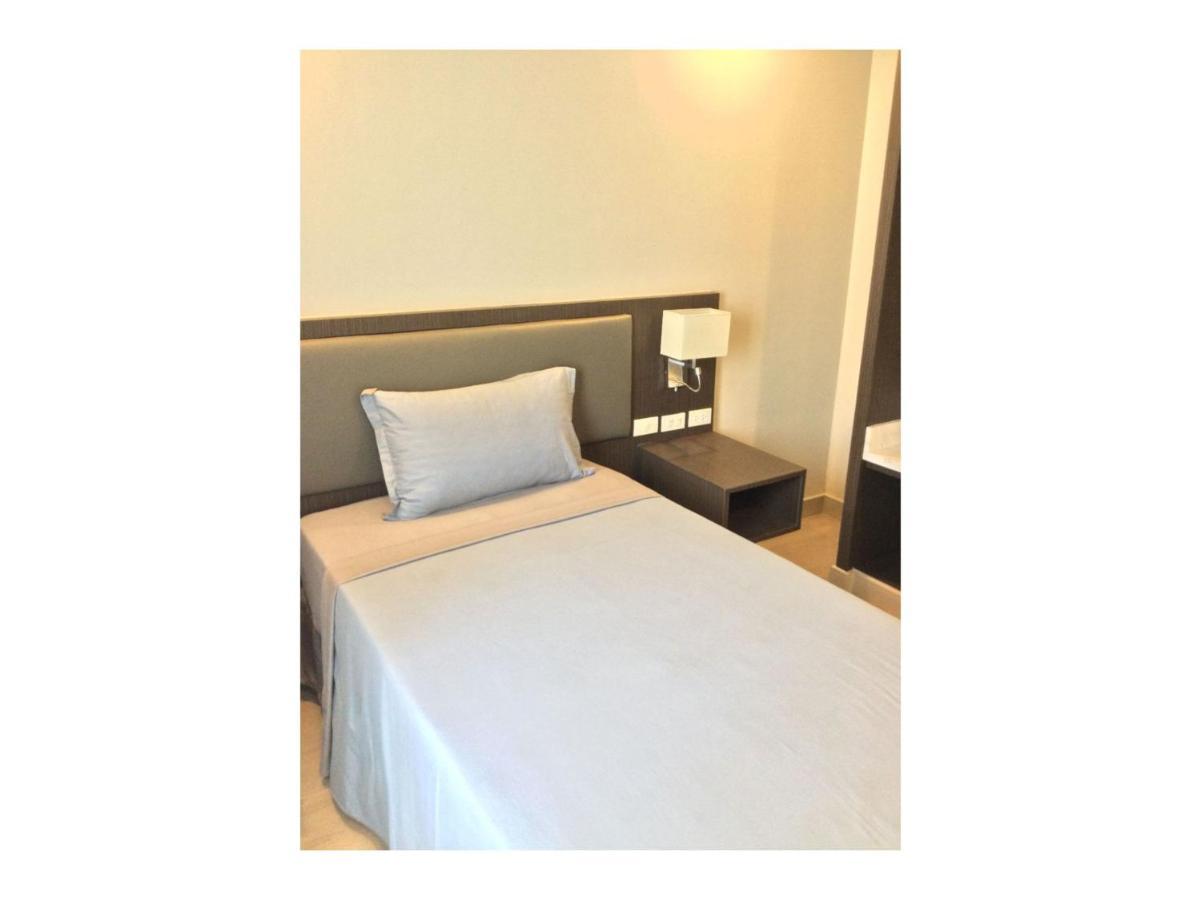 Capital O 804 The Residences At Bonifacio Civic Center Manila