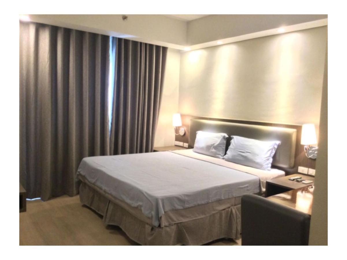 Capital O 804 The Residences At Bonifacio Civic Center Hotel 3*