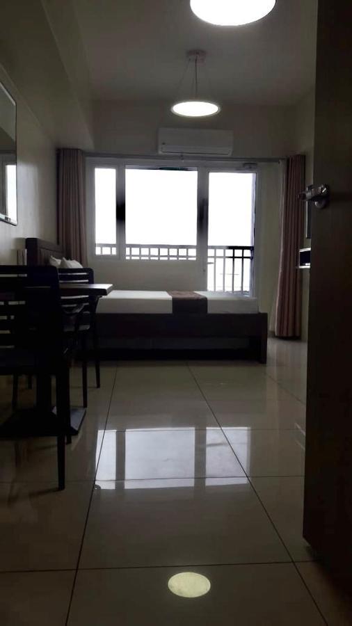 Studio Unit At The Breeze Residences
