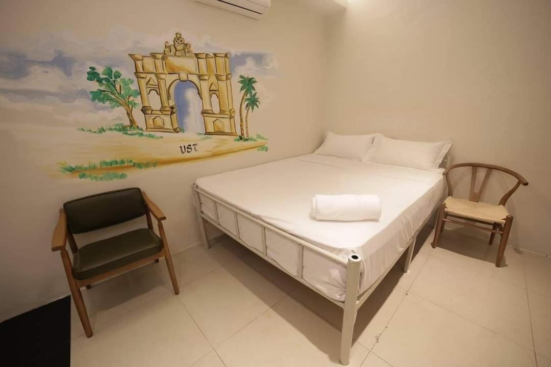 Tambayan Capsule & Bar Manila