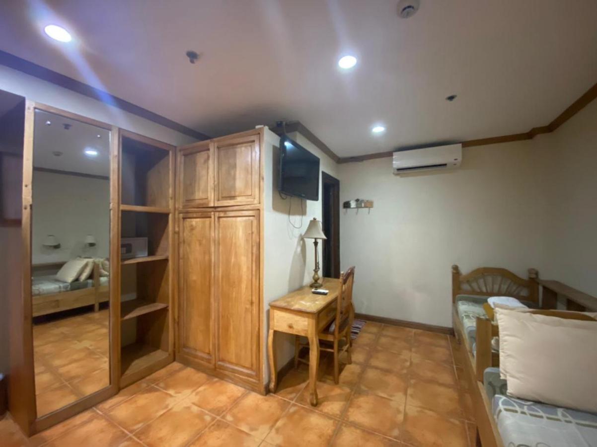 Oyo 797 Brickwood Hotel