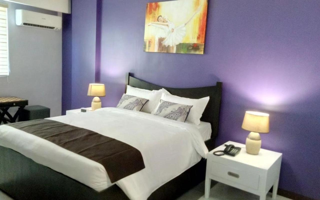 Amore Hotel Manila Hotel 3*