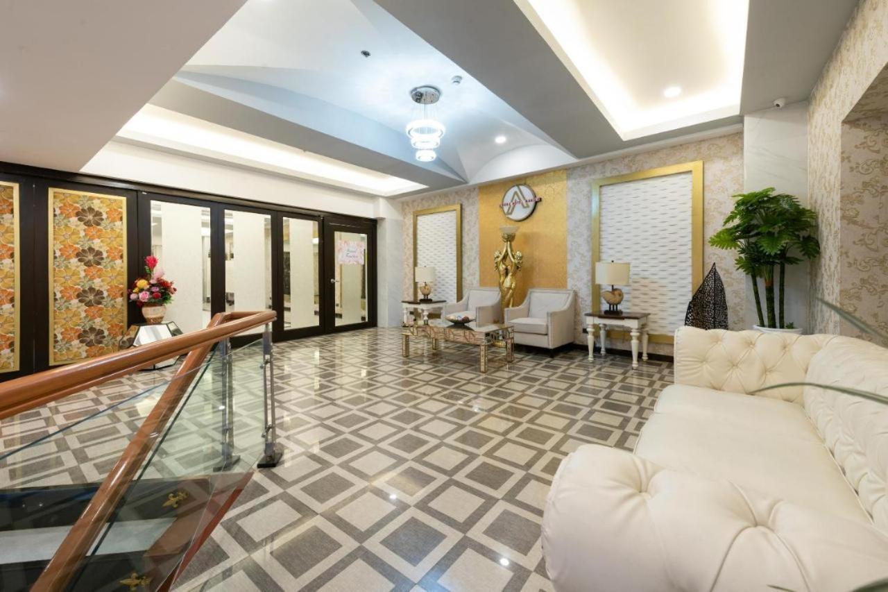 Amore Hotel Manila 3*