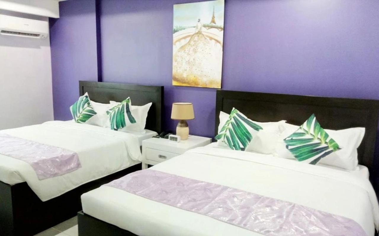Amore Hotel Manila Hotel 3*