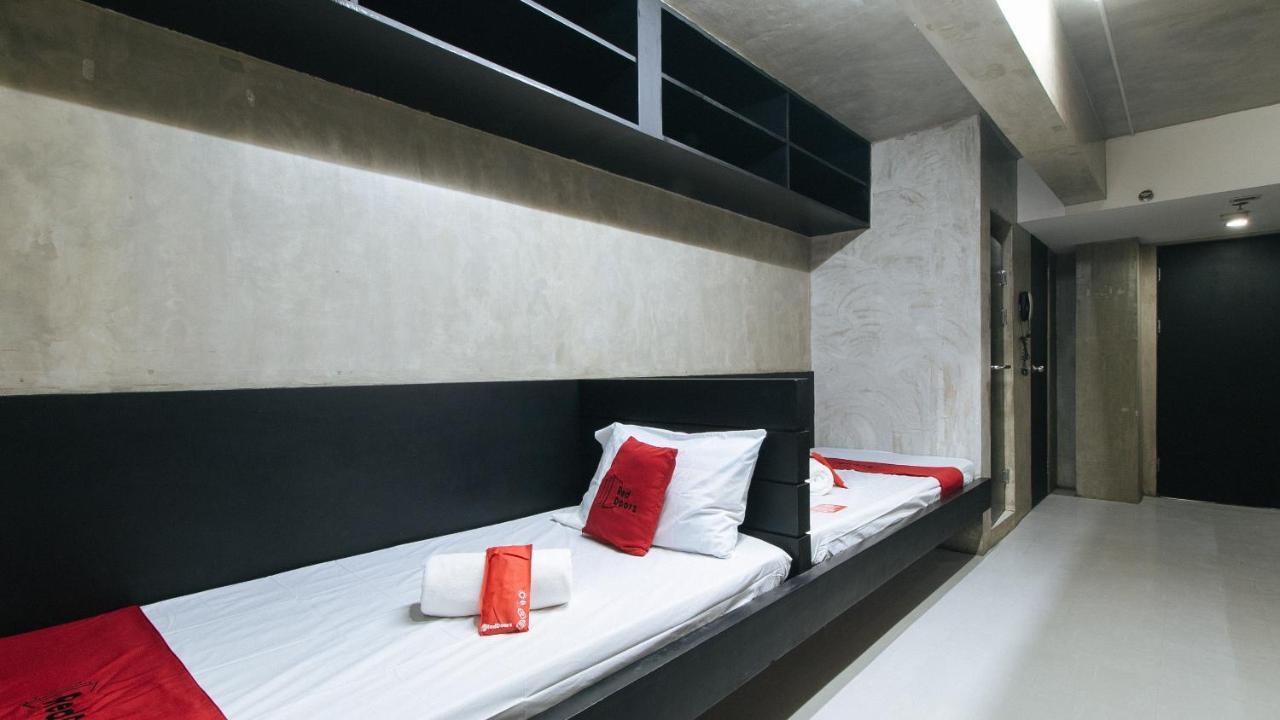 Hotel Reddoorz @ Dormus Espana *