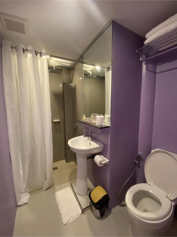 Capital O 820 Guijo Suites Makati 3*