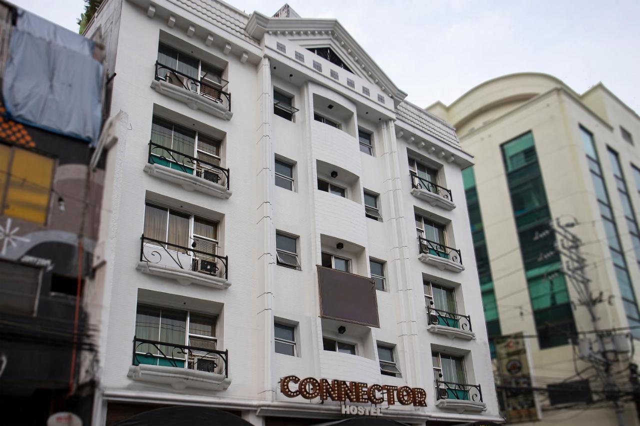 Oyo 821 Connector Manila