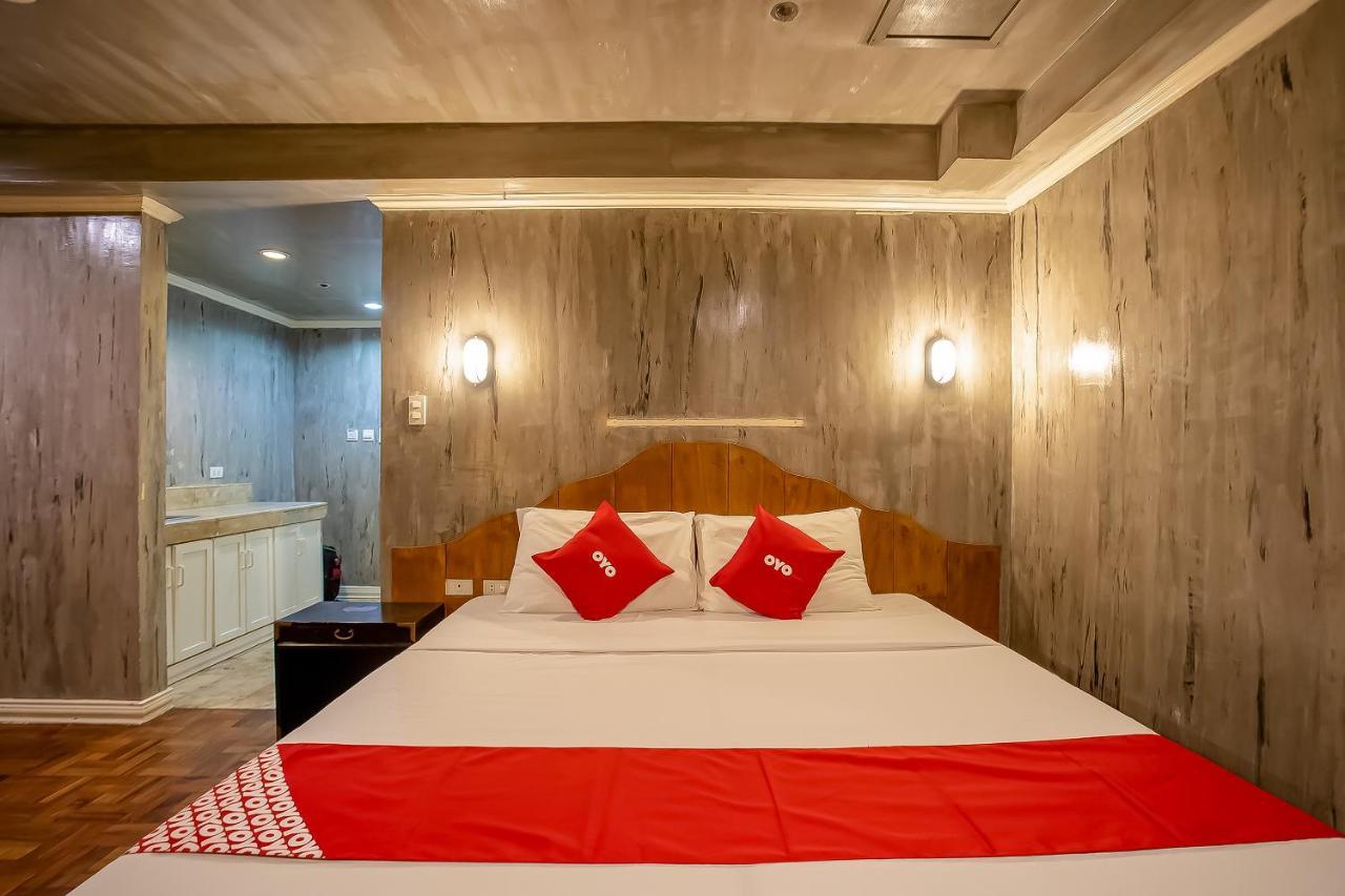 Oyo 821 Connector Hotel 3*