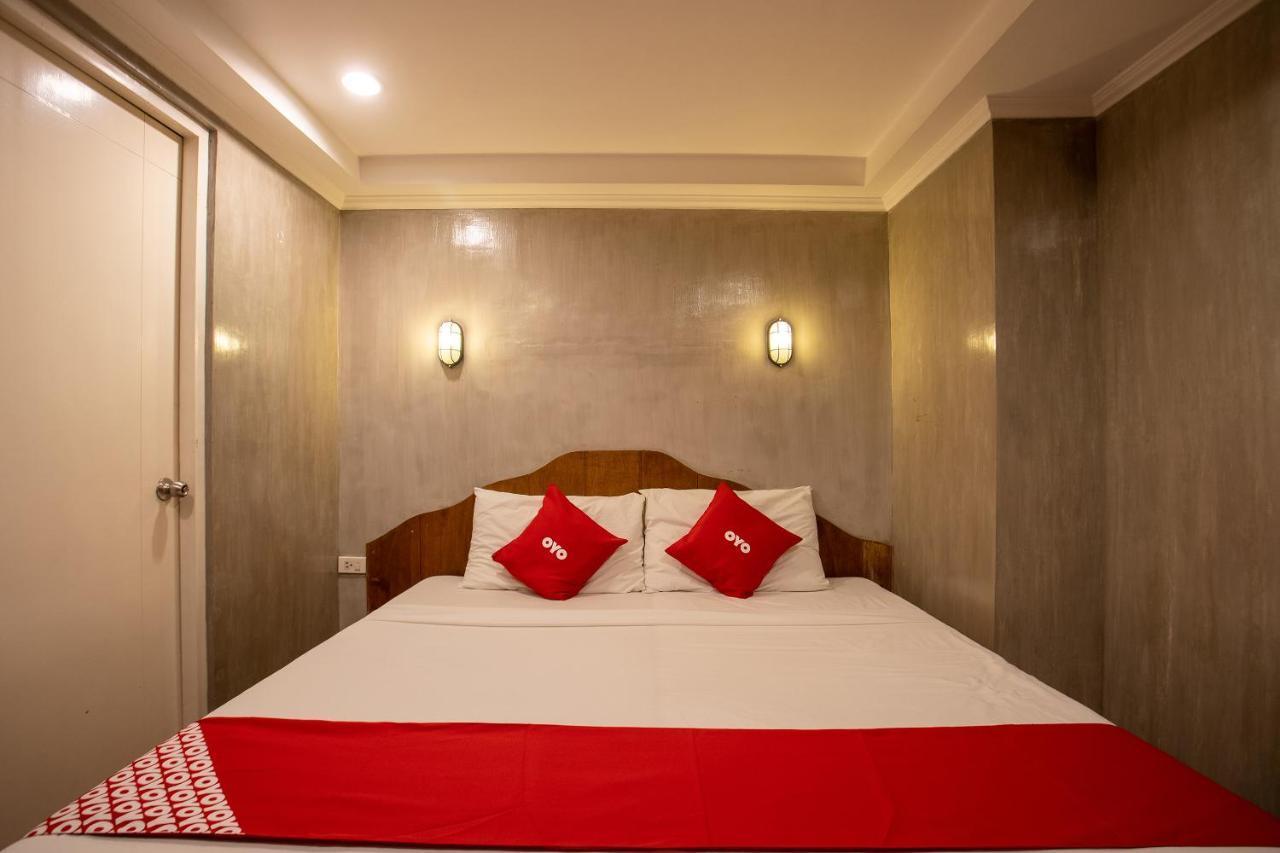 Oyo 821 Connector Hotel